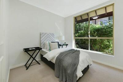 8/6 Hale Road